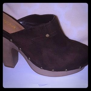 Sz 9 Brown Platform Faux Suede Mules Clogs Studded